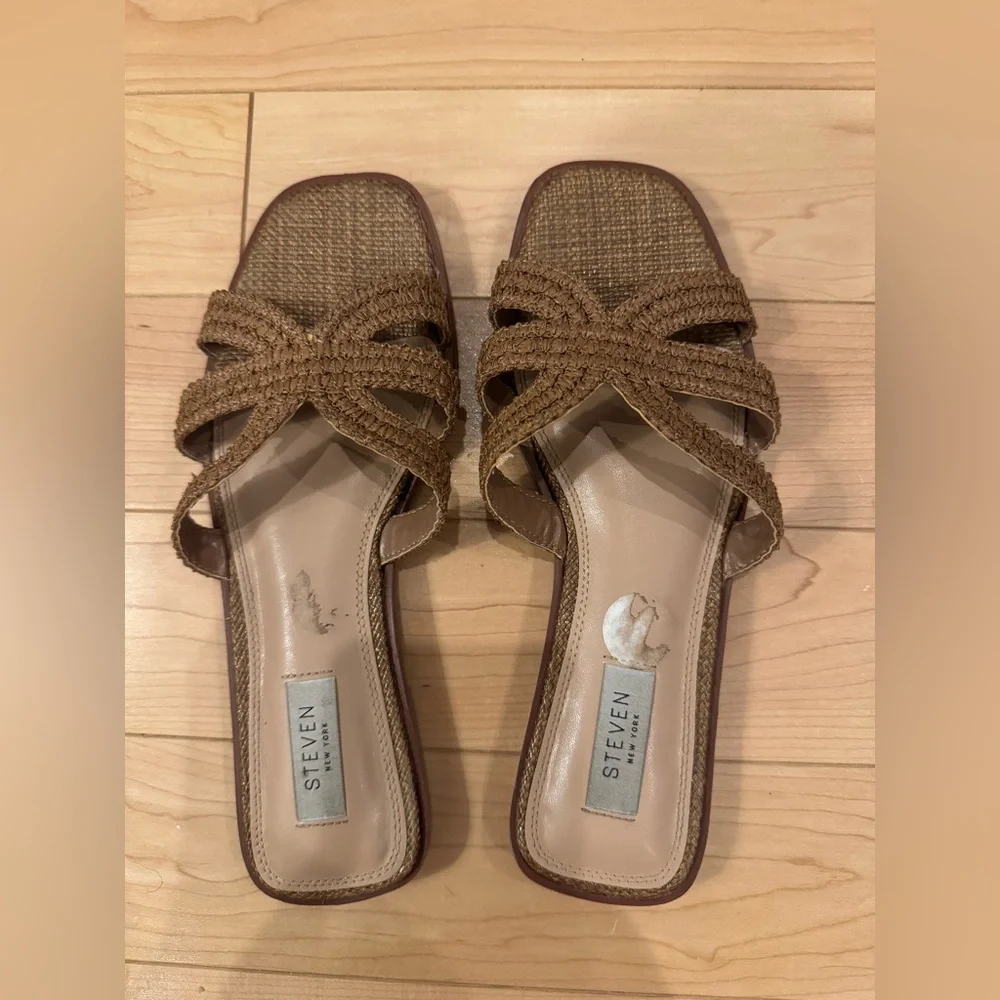 STEVEN by Steve Madden Harpo Slide Sandal. Size 8 - Picture 5 of 6